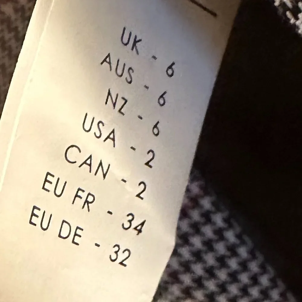 Boohoo Petite exclusive petite contrast lapel blazer in check Women's 2 Petite - Picture 6 of 6